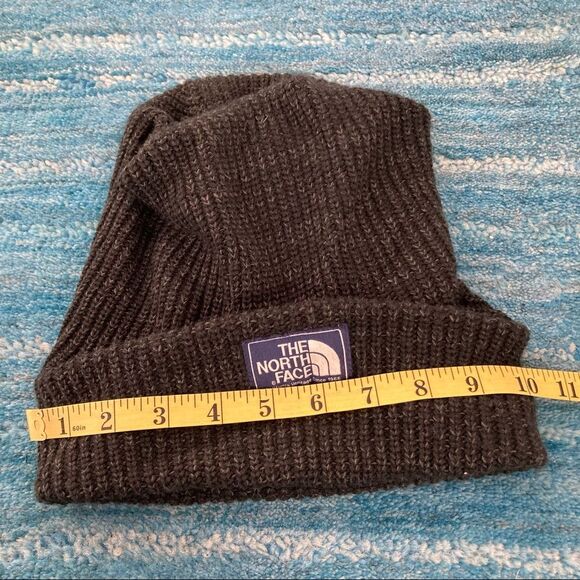 North Face Classic Knit Beanie Grey Hat - Picture 8 of 8